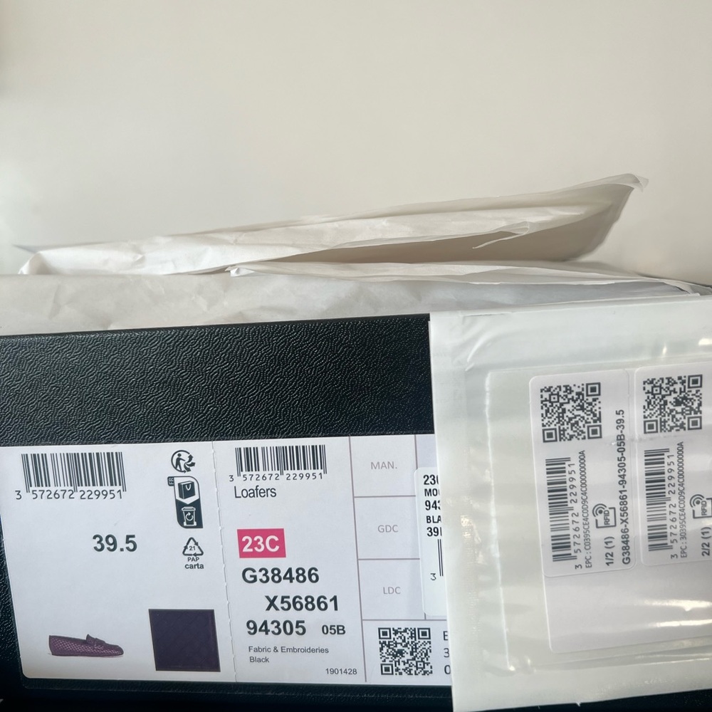 A Beautiful BRAND NEW fabric & embroidered pair of CHANEL Moccasin loafers 39.5 - Picture 14 of 15